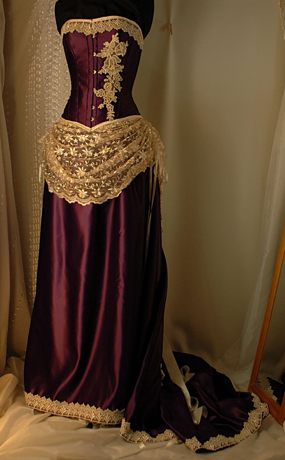 Juliet in burgundy with ivory - Image 12