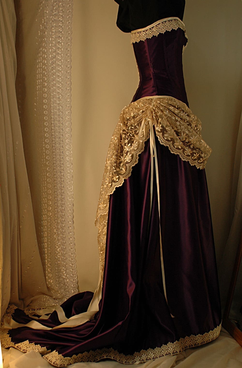 Juliet in burgundy with ivory - Image 13