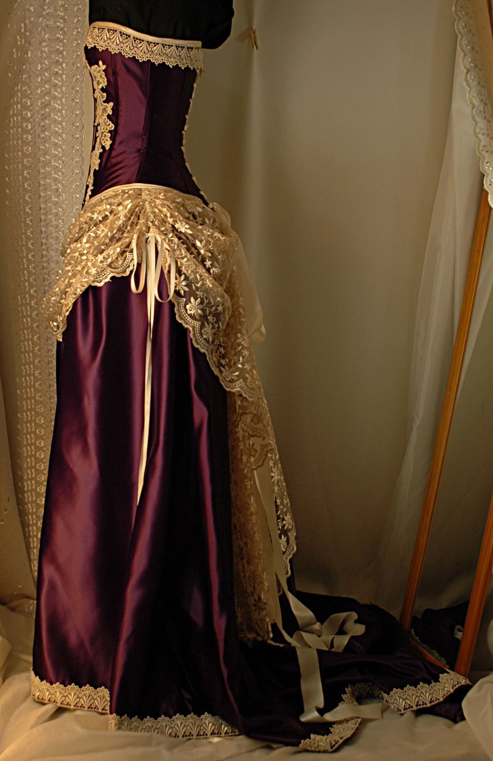Juliet in sage green with ivory - Image 9