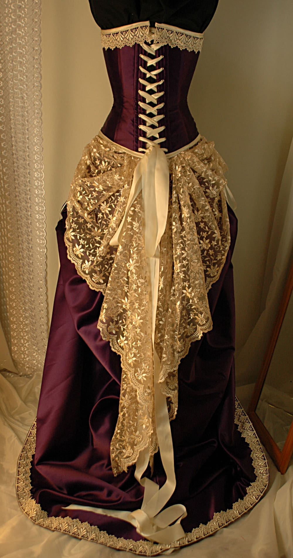 Juliet in burgundy with ivory - Image 10