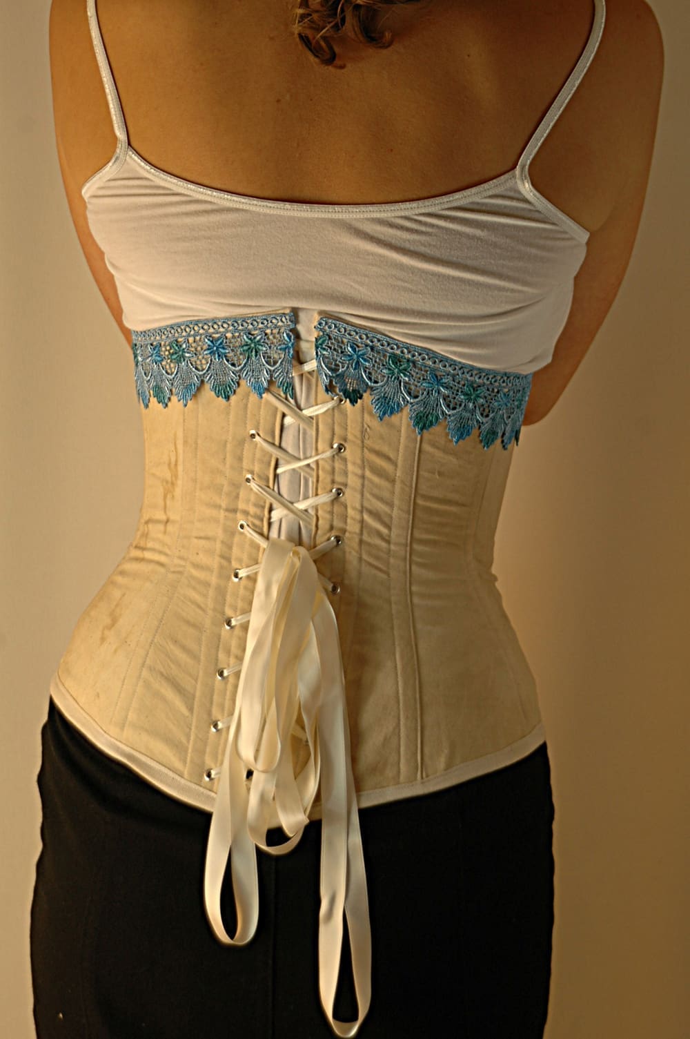 Antiqued cotton underbust corset with blue guipure lace - Image 2